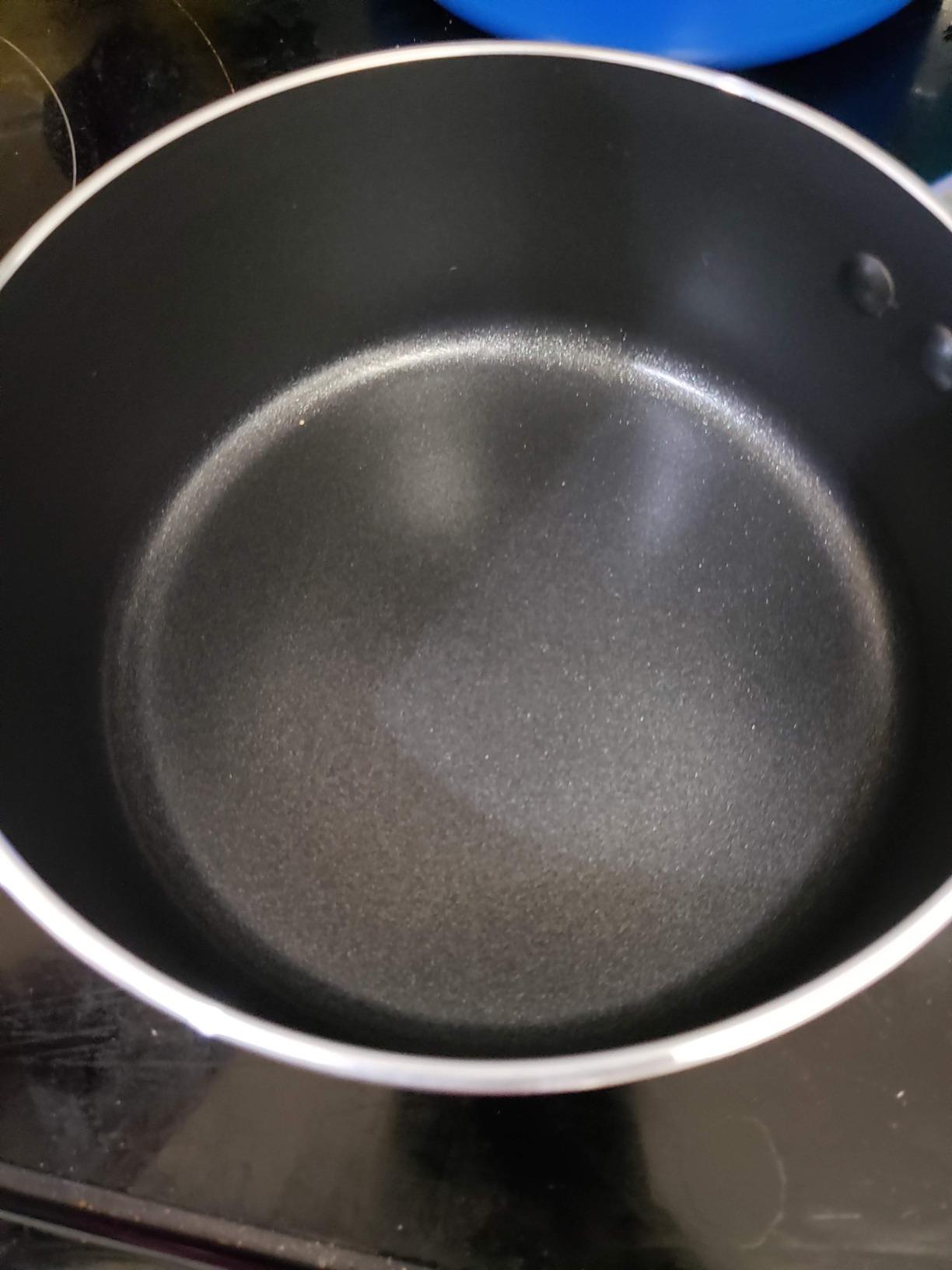 NutriChef 15-Piece Non Stick Kitchen Cookware Set PFOA/PFOS-Free, Colorful Heat Resistant Lacquer w/Saucepot, Frying Pans, Oven Pot, Lids, 5 Utensil - NCCWCOR15 customer photo 1