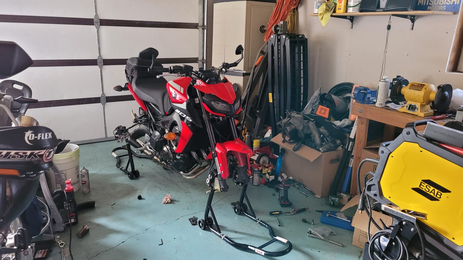 Extreme Max 5600.3261 Sport Bike Motorcycle Front & Rear Spool-Style Lift Stand - Fits Most Yamaha, Honda, Kawasaki, Suzuki, Ducati, BMW customer photo 1