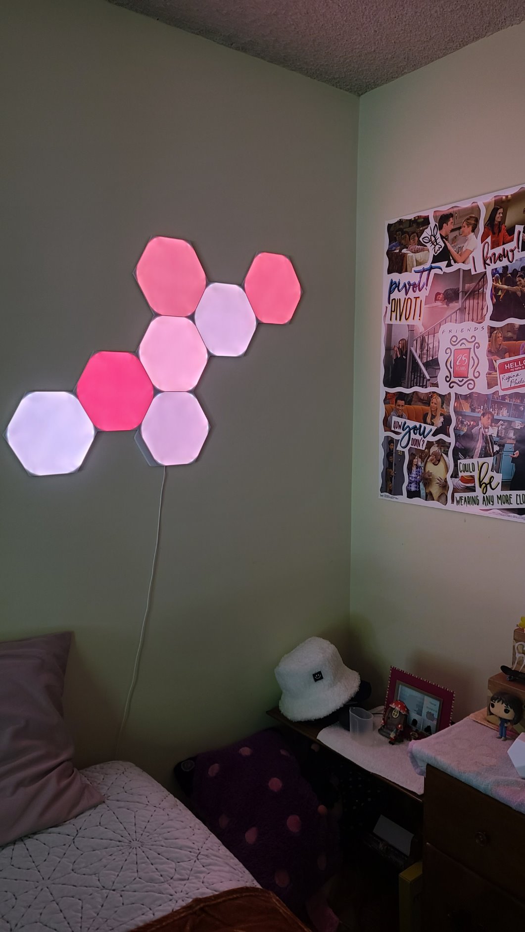 Nanoleaf Shapes Hexagon Lights, Smart RGBW LED Wall Light Panels, 7PK customer photo 1