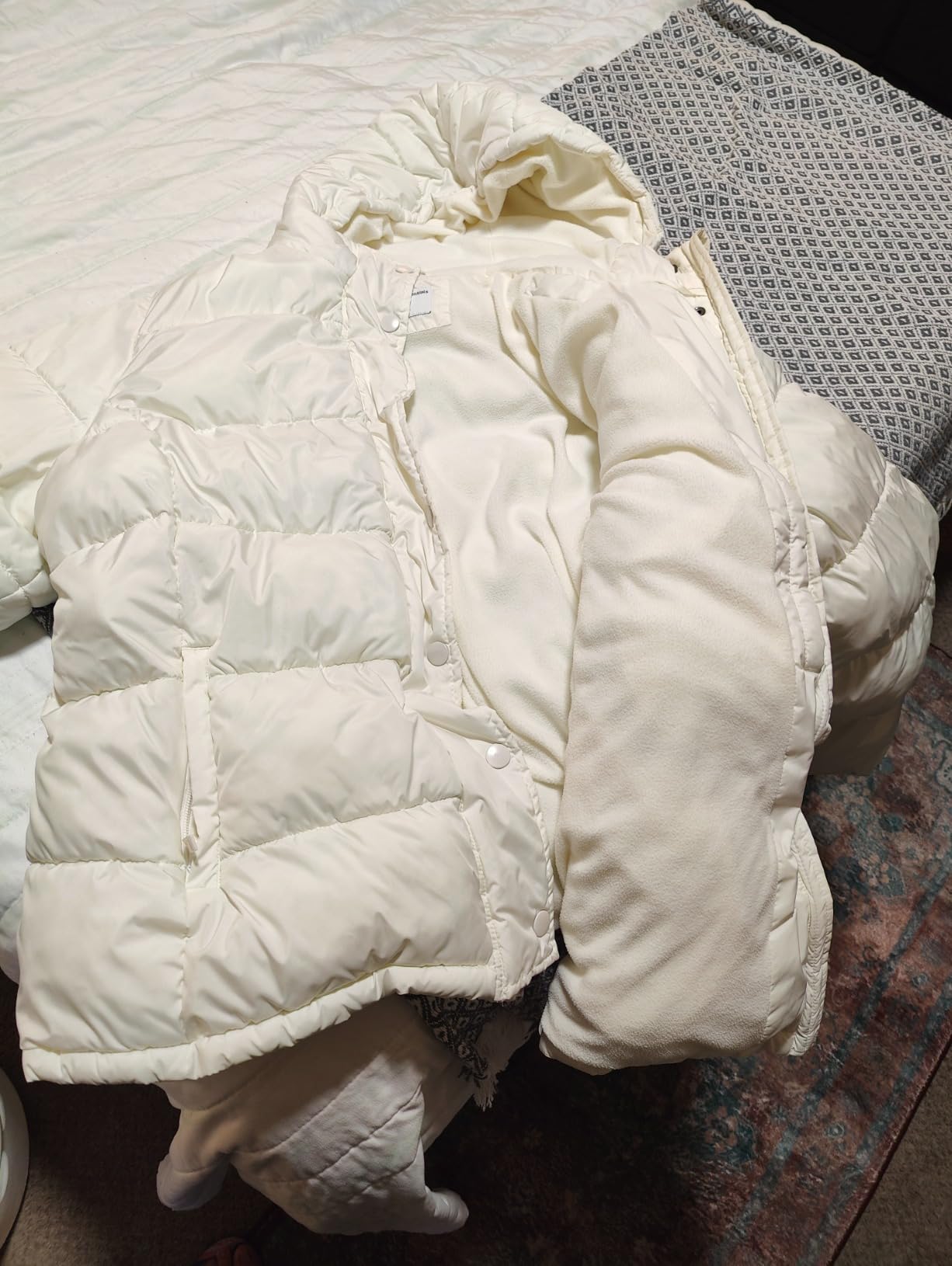 Amazon Essentials Women's Heavyweight Quilted Hooded Puffer Coat, Fleece Lined, Front Pockets (Available in Plus Size) customer photo 1
