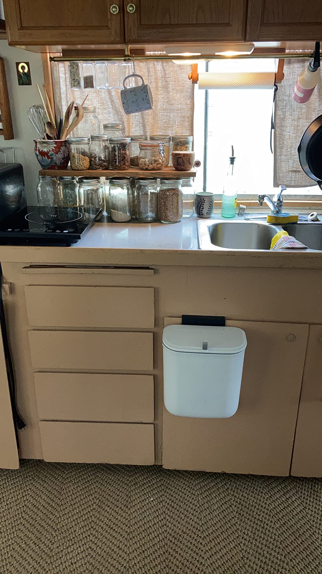ELPHECO Compost Bin, 2.5 Gallon Hanging Trash Can with Lid, Kitchen Cabinet Door Under Sink Plastic Garbage Can Wall Mounted Slide Open, White customer photo 2