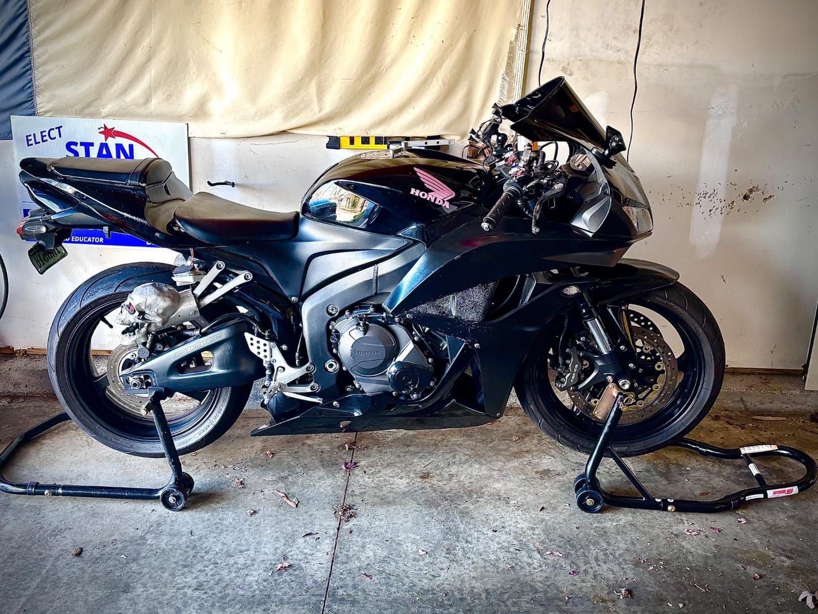 Extreme Max 5600.3265 Sport Bike Front Wheel Lift Stand - For Most Yamaha, Kawasaki, Suzuki, Ducati, BMW customer photo 2