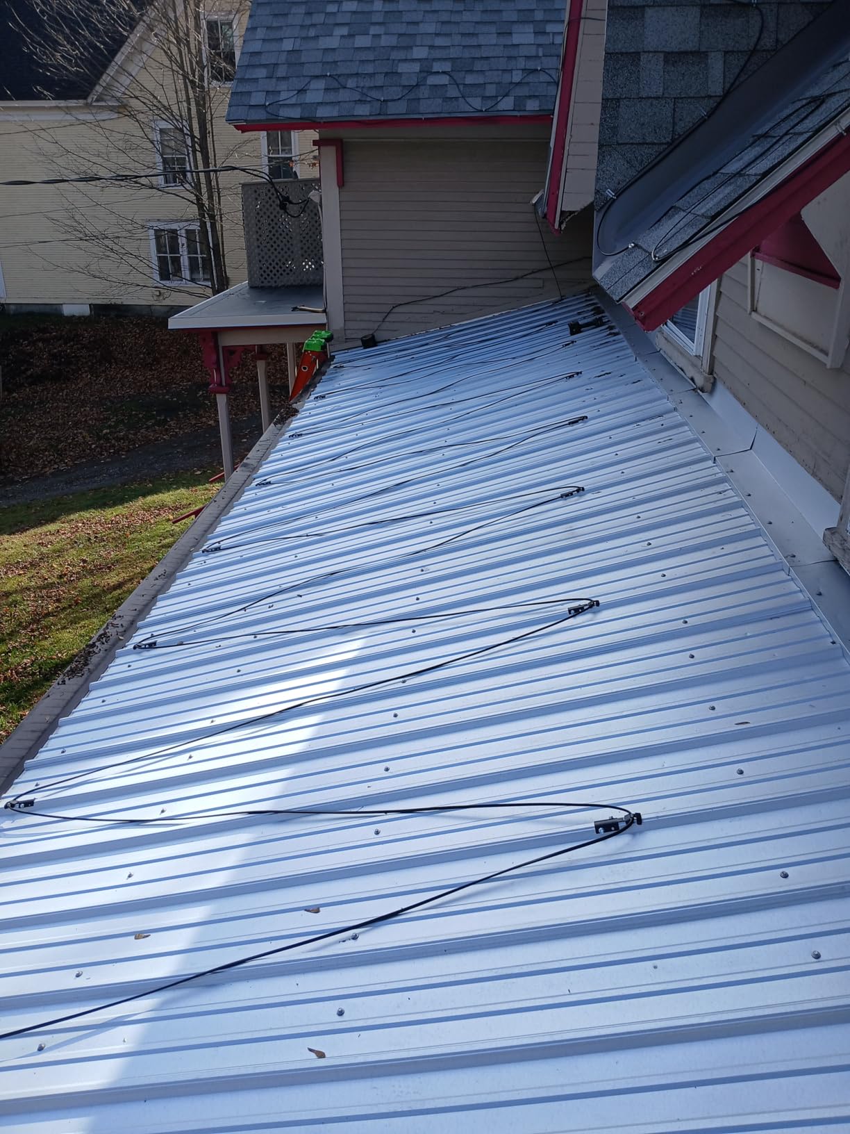 240ft 5w/ft Roof Heat Tape, Constant Wattage, CSA ETL Certified, Perfect for Ice Dam Control on Roofs and Gutters, 120V customer photo 1