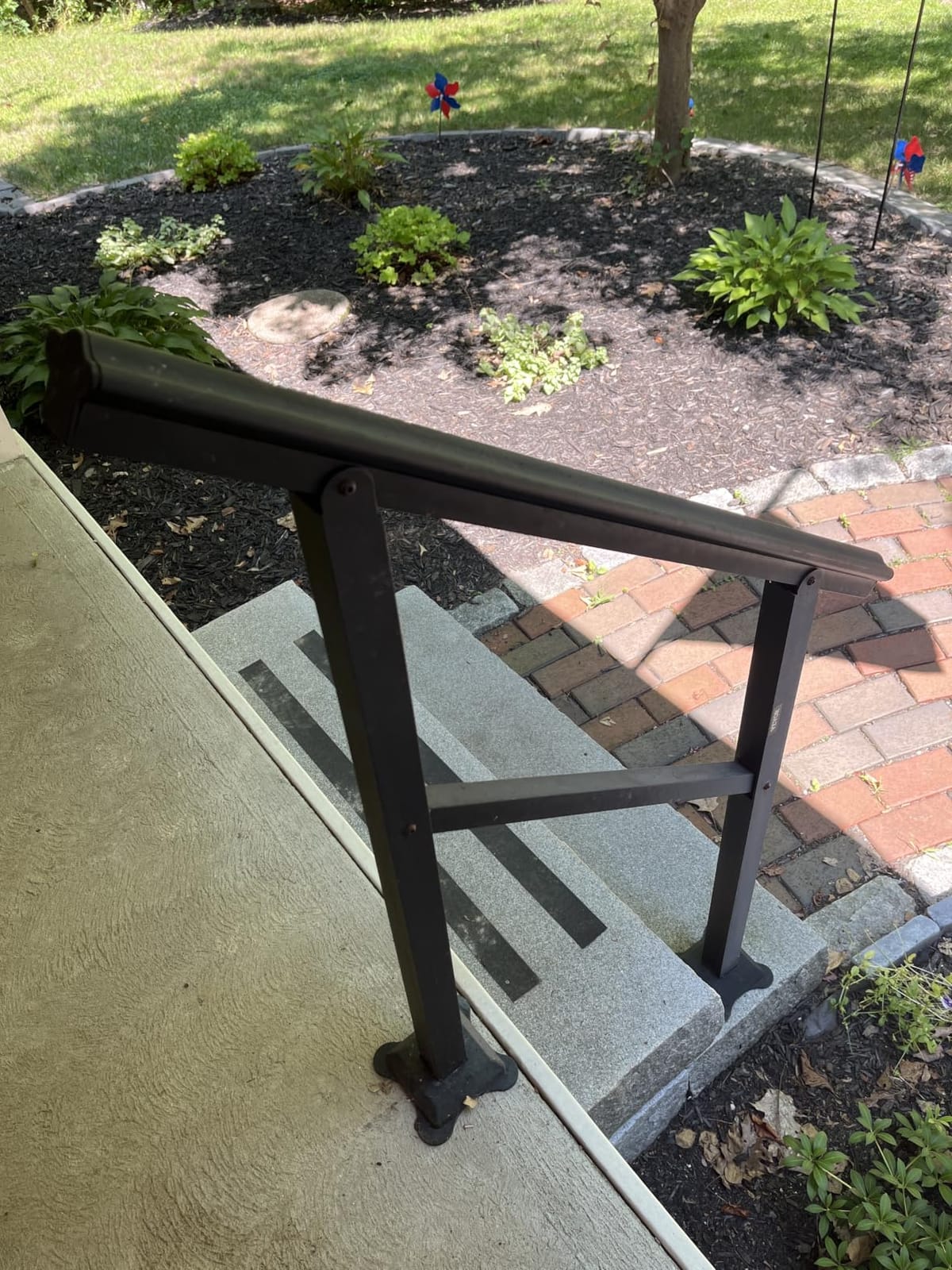 VEVOR Outdoor Handrail 200LBS Load Handrail Outdoor Stairs Aluminum Stair Handrail 36 x 35 Outdoor Stair Railing Transitional Range from 0 to 50 Staircase Handrail Fits 2-3 Steps with Screw Kit customer photo 1