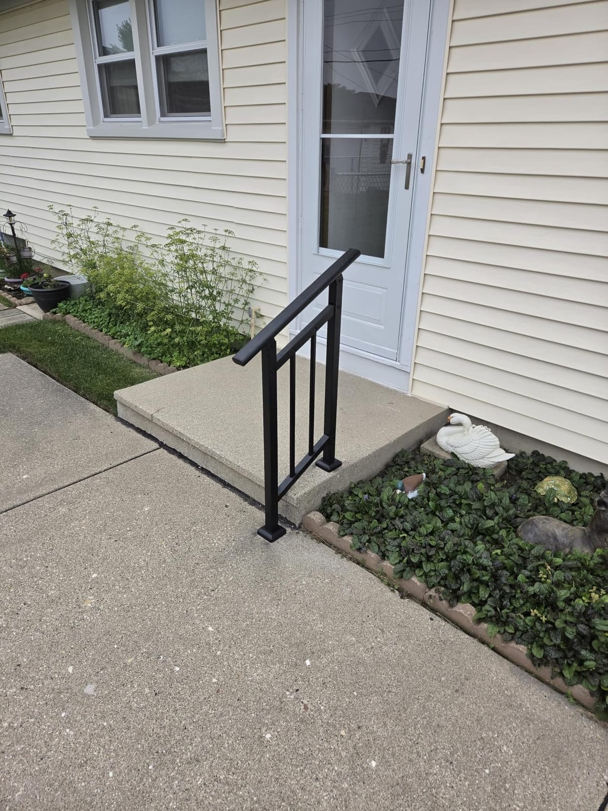 Metty Metal 3-Step Hand Rails for Outdoor Steps with Black Balusters customer photo 2