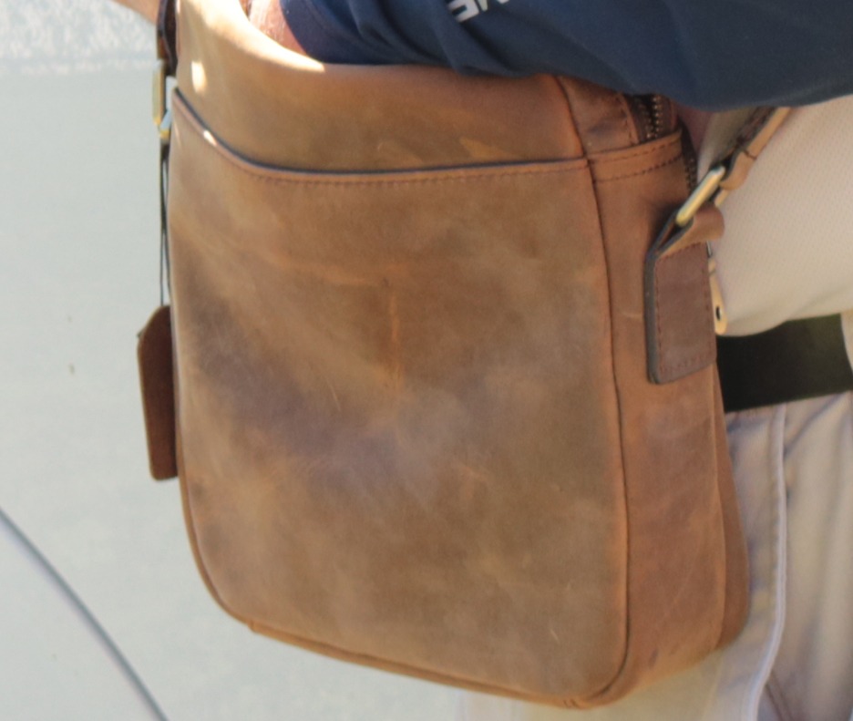Augus Mens Leather Crossbody Messenger Bag for Work Travel Daily Casual customer photo 1