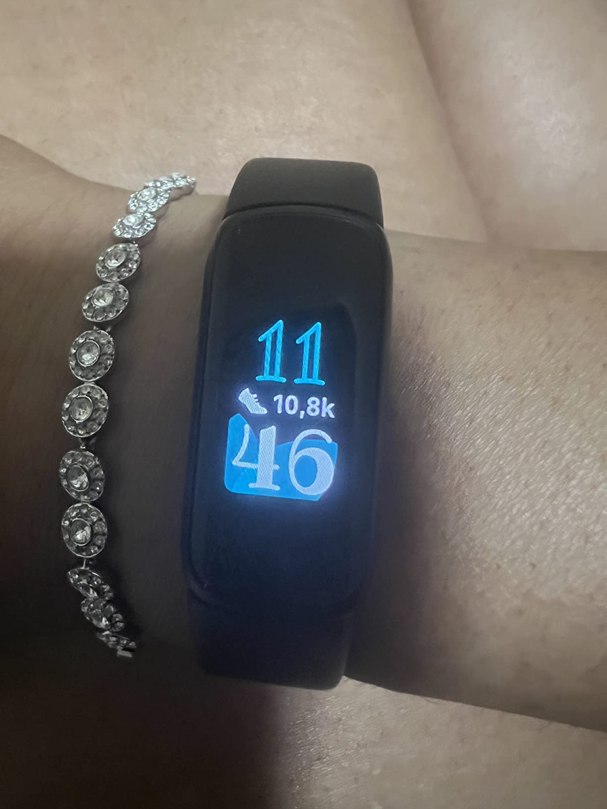 Fitbit Luxe Special Edition Fitness and Wellness Tracker, Gorjana Soft Gold Stainless Steel Parker Link Bracelet, One Size (S & L Peony Classic Bands Included) customer photo 2