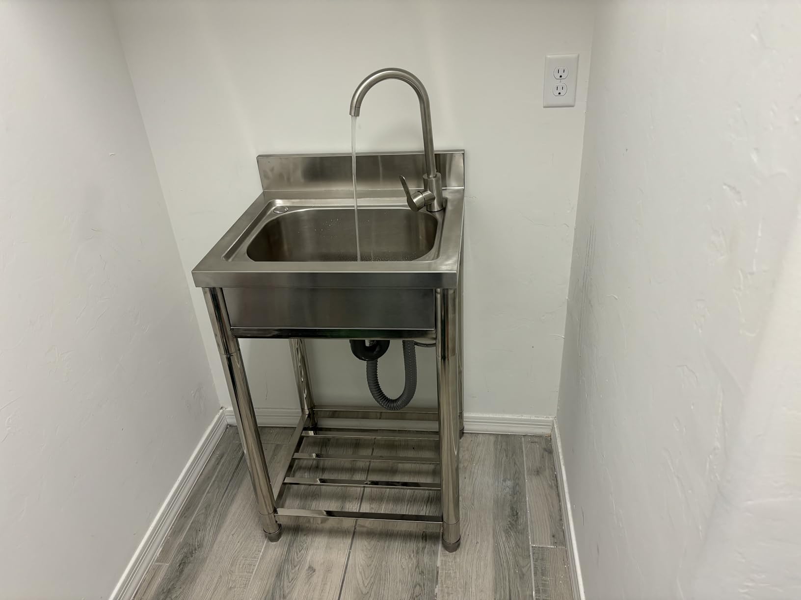 Free Standing Stainless-Steel Single Bowl Commercial Kitchen Sink w/Faucet customer photo 2