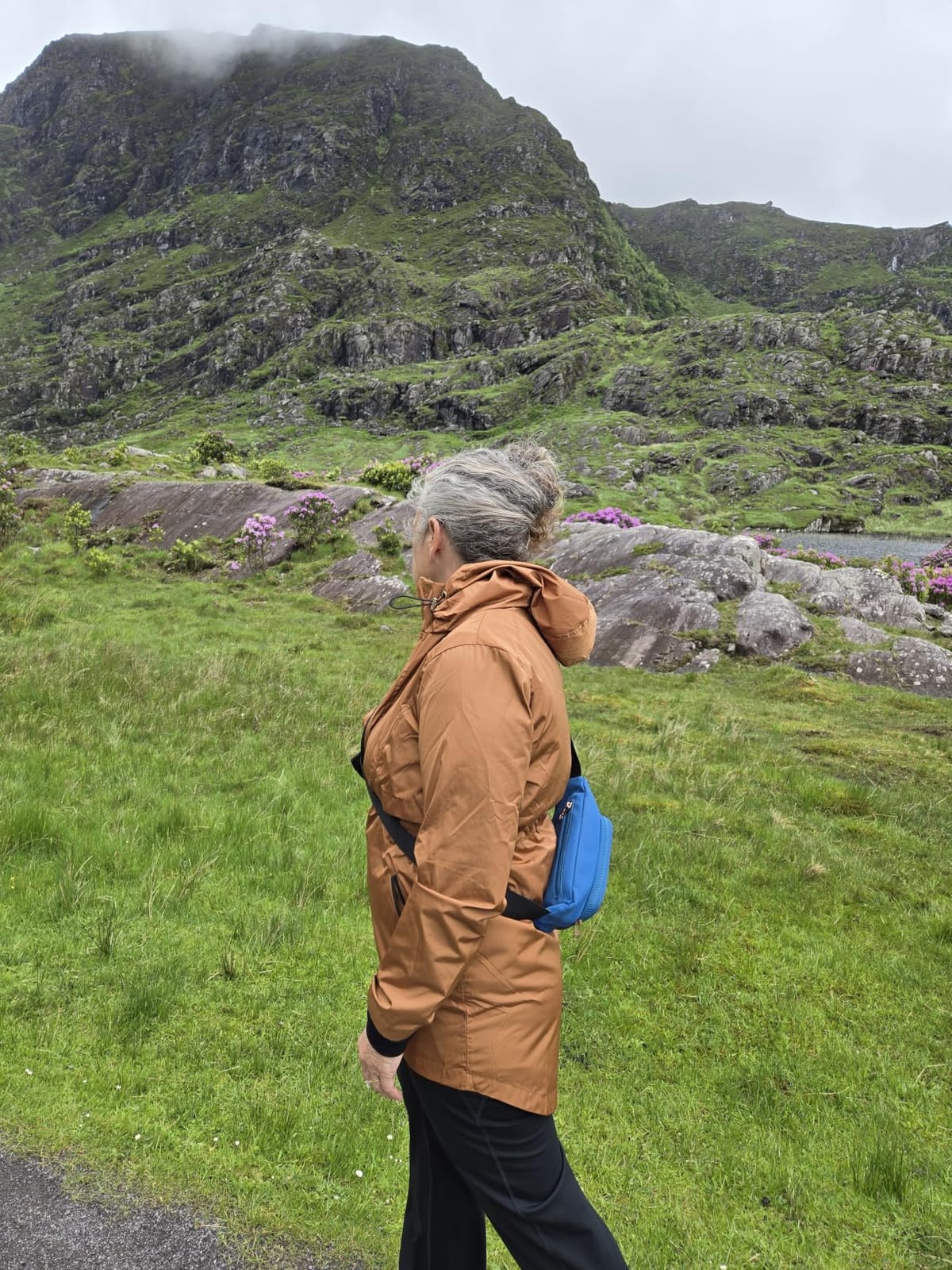Avoogue Women's Long Raincoat with Hood Lightweight Waterproof Rain Jacket customer photo 2
