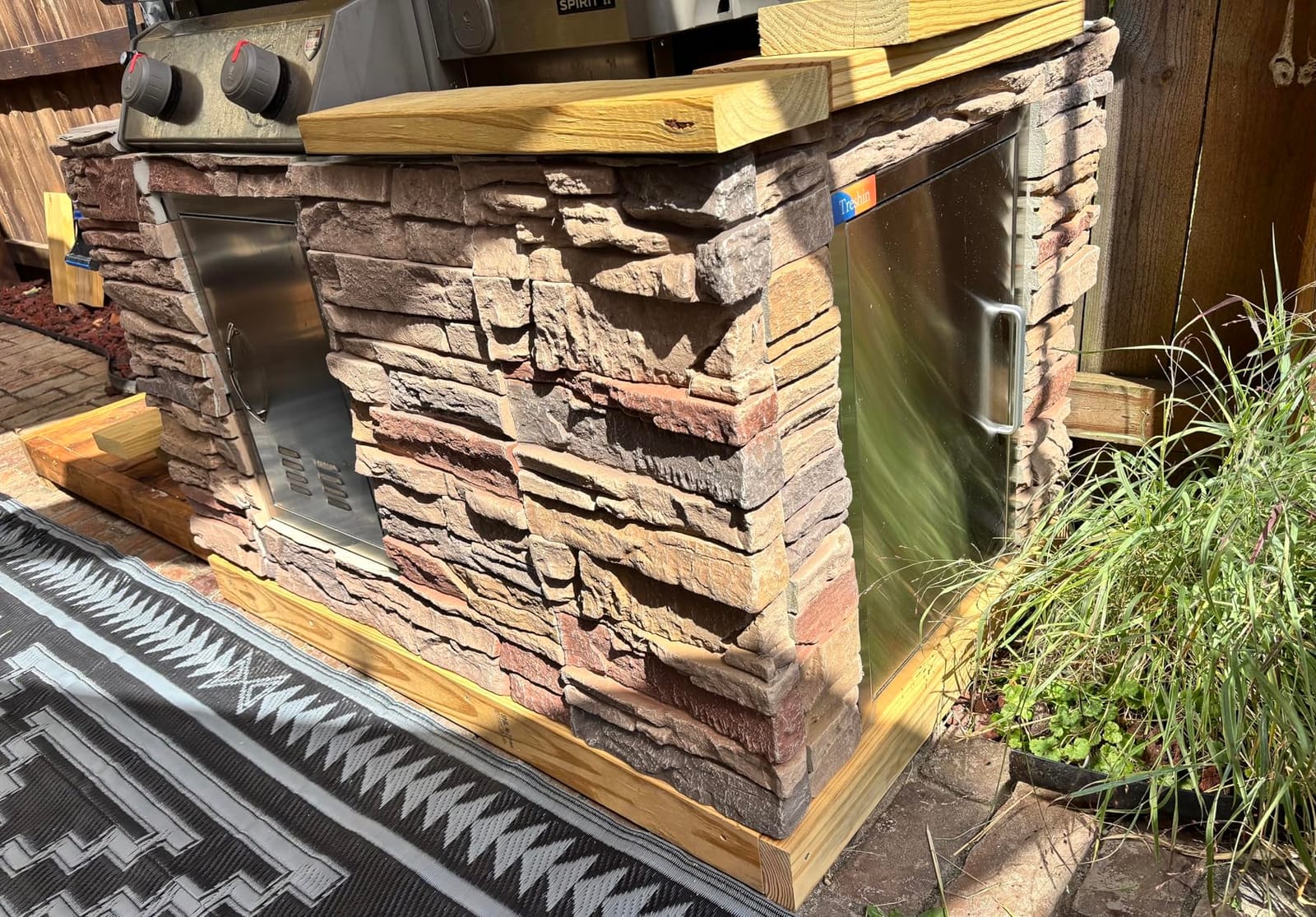 GenStone Faux Stacked Stone Left Corner Panel 12.5