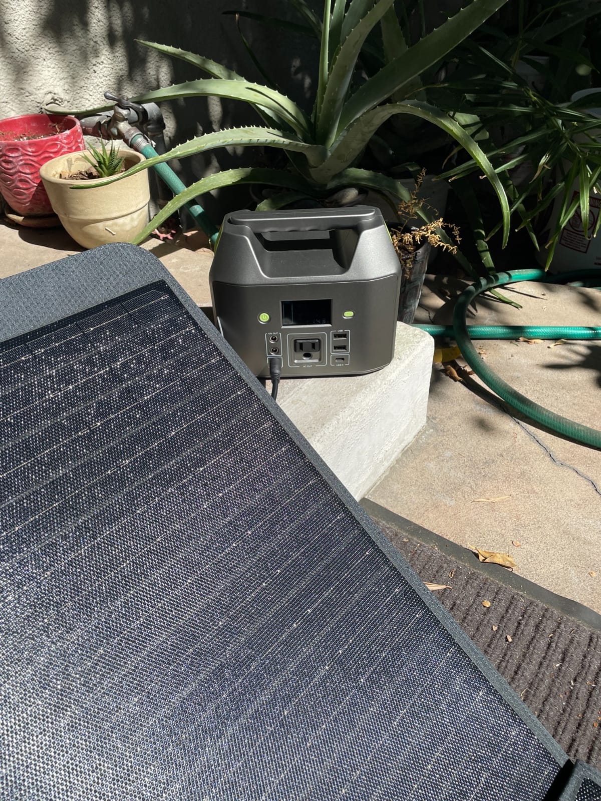 BLUETTI 200W Solar Panel for Solar Generator EB3A AC2A AC50B AC70 AC180 AC200L Elite 200 V2 AC300 AC500 B300K, Foldable Solar Charger with Adjustable Kickstands for RV, Camping, Blackout customer photo 1