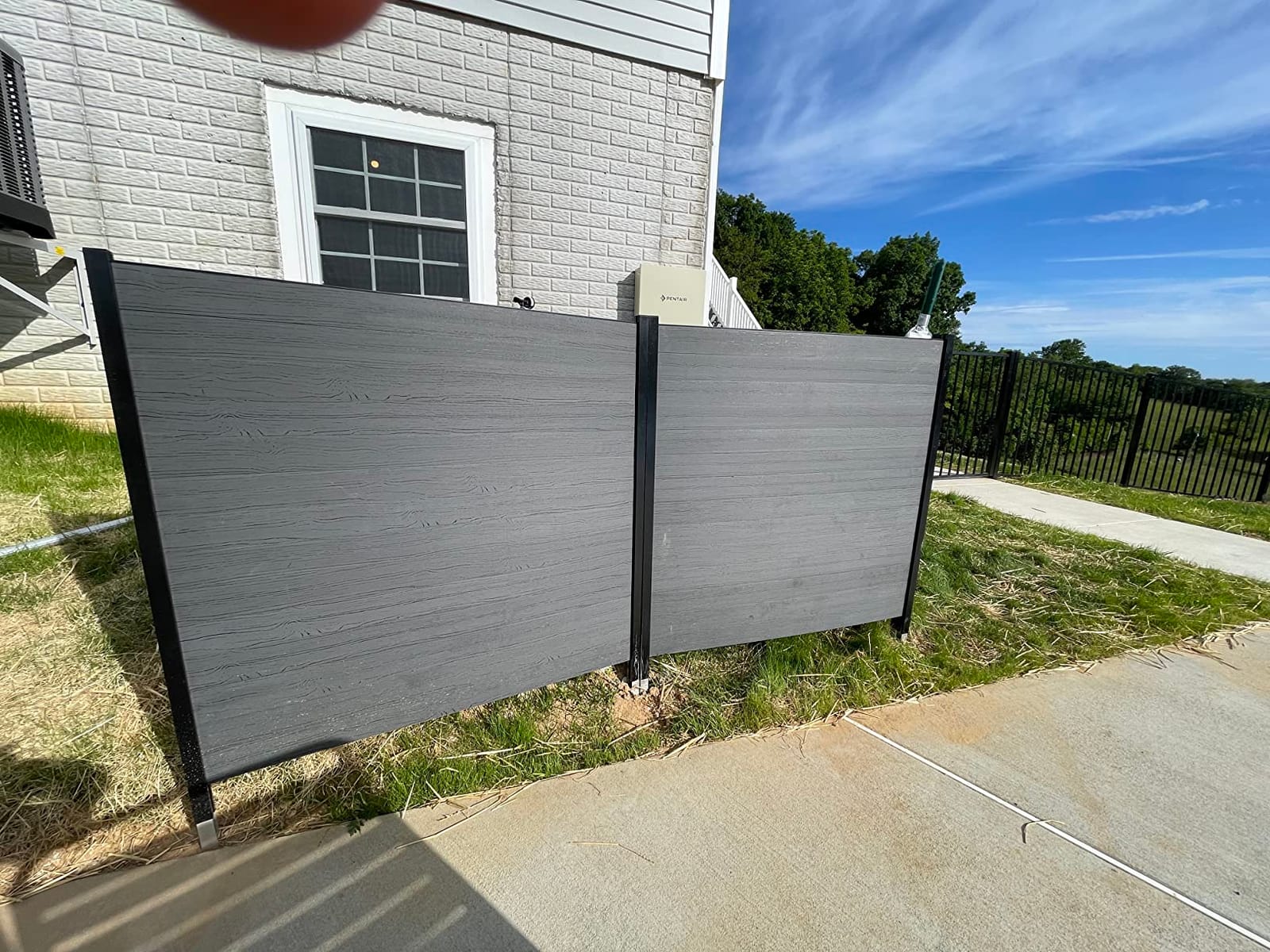 Enclo Lincoln Privacy Screen, Woodtek Vinyl DIY No Dig Kit customer photo 1