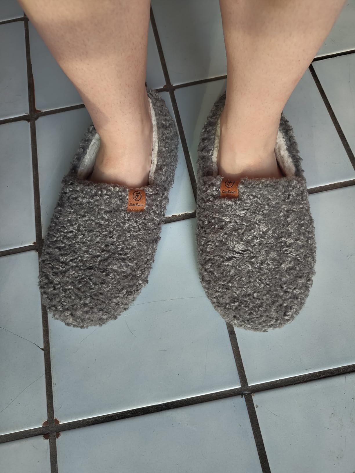 EverFoams Women’s Soft Curly Slippers Memory Foam Lightweight House Shoes customer photo 1