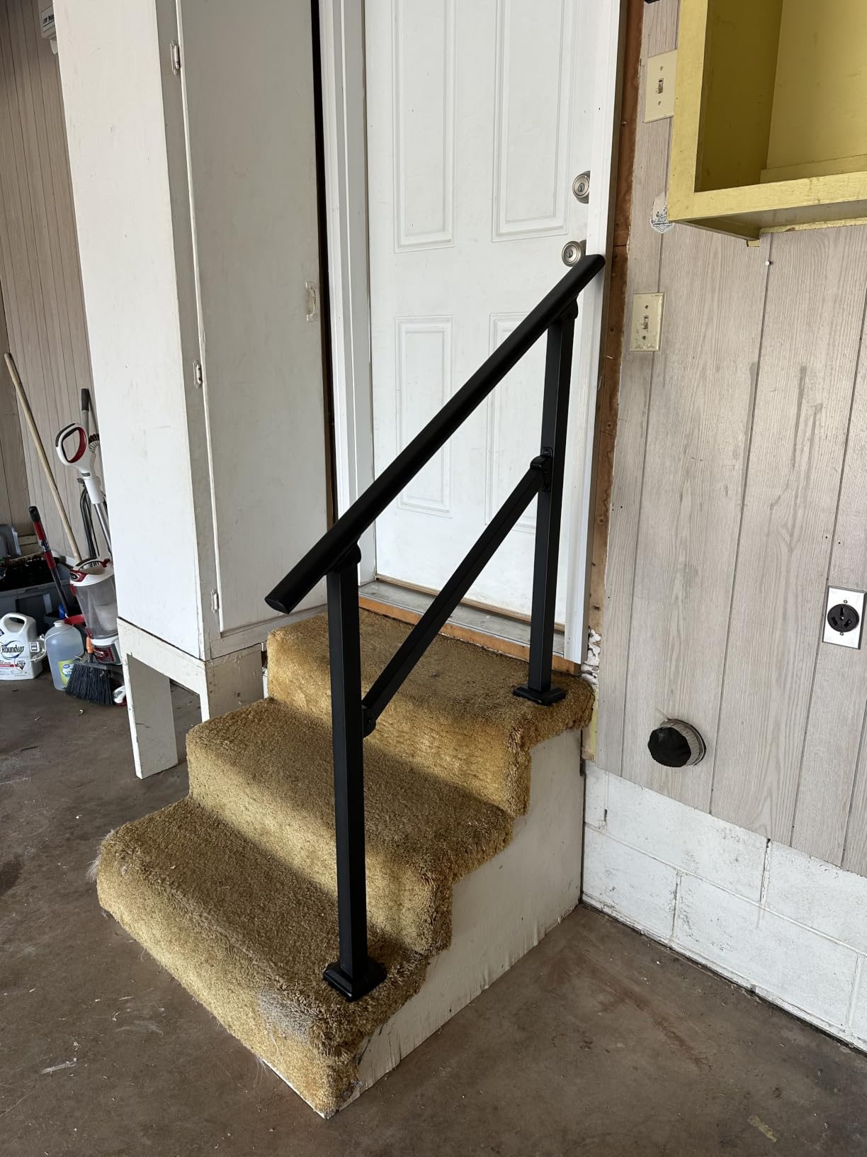 Metty Metal Hand Rails for Outdoor Steps, 4 Step Stair Railing Kit | Rustproof Stair Handrail, sturdy for seniors & families. Easy to install, fits outdoor steps & yard fences, concrete steps customer photo 1