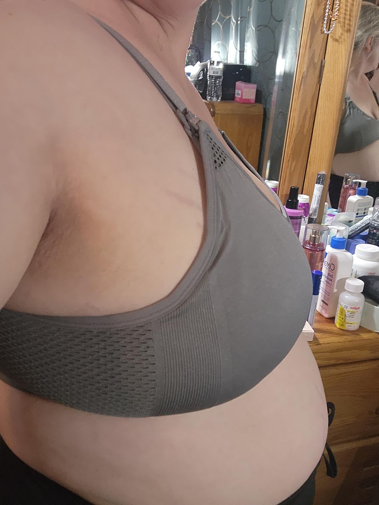 4HOW Pumping Bra Hands Free Nursing Pumping Bra All in One Wireless Padded Maternity Bralette for Large Bust customer photo 1