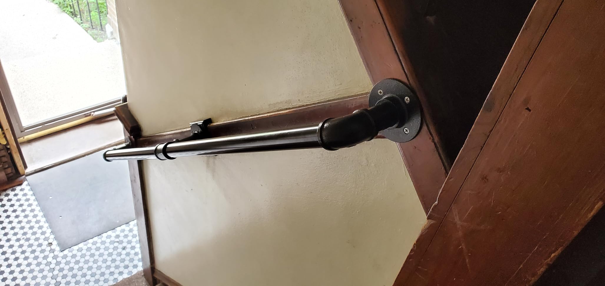 VEVOR Pipe Stair Handrail, 6FT Staircase Handrail, 440LBS Load Capacity Carbon Steel Pipe Handrail, Industrial Pipe Handrail with Wall Mount Support, Round Corner Wall Handrailings for Indoor, Outdoor customer photo 2
