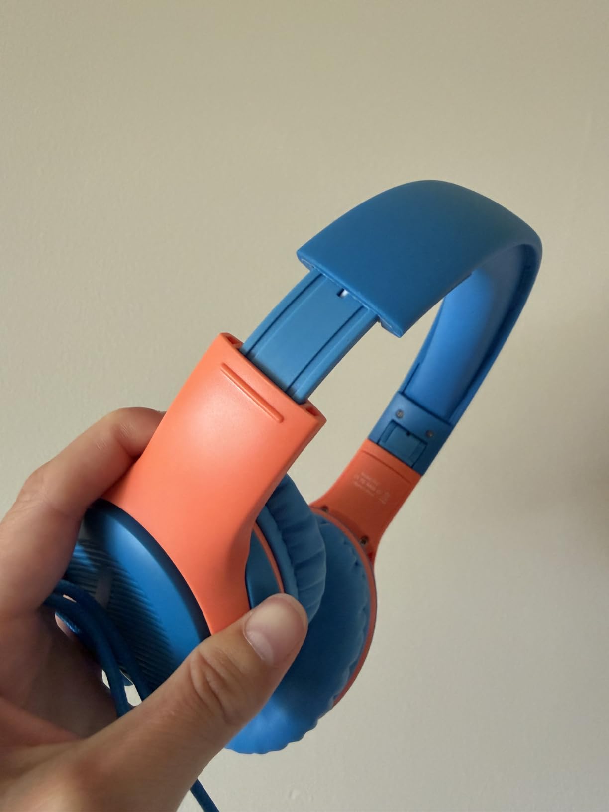 awatrue AT2 Kids Headphones for School with Mic, 85/94dB Safe Volume Limit customer photo 1