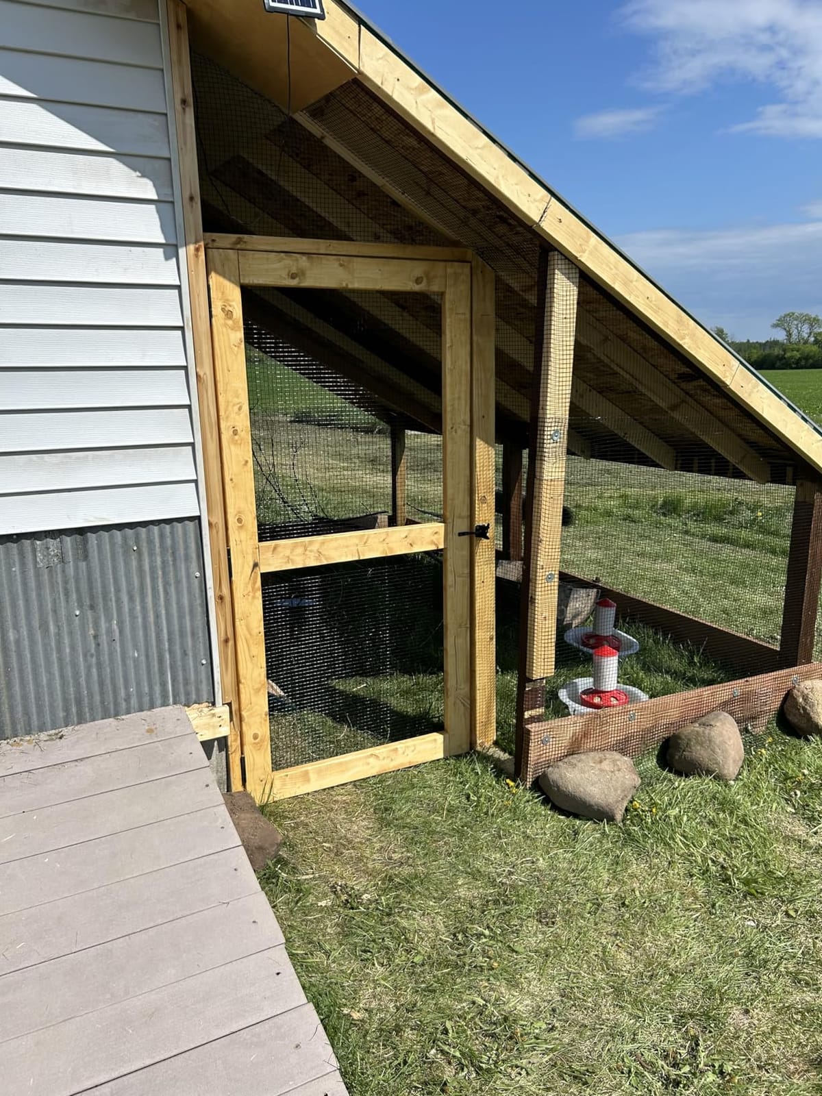 Land guard 48 inch×100 ft Black Vinyl Coated Hardware Cloth, 19 Gauge 1/2 inch Black PVC Hardware Cloth, Welded Wire Fence Supports Poultry Netting Cage Fence………… customer photo 2