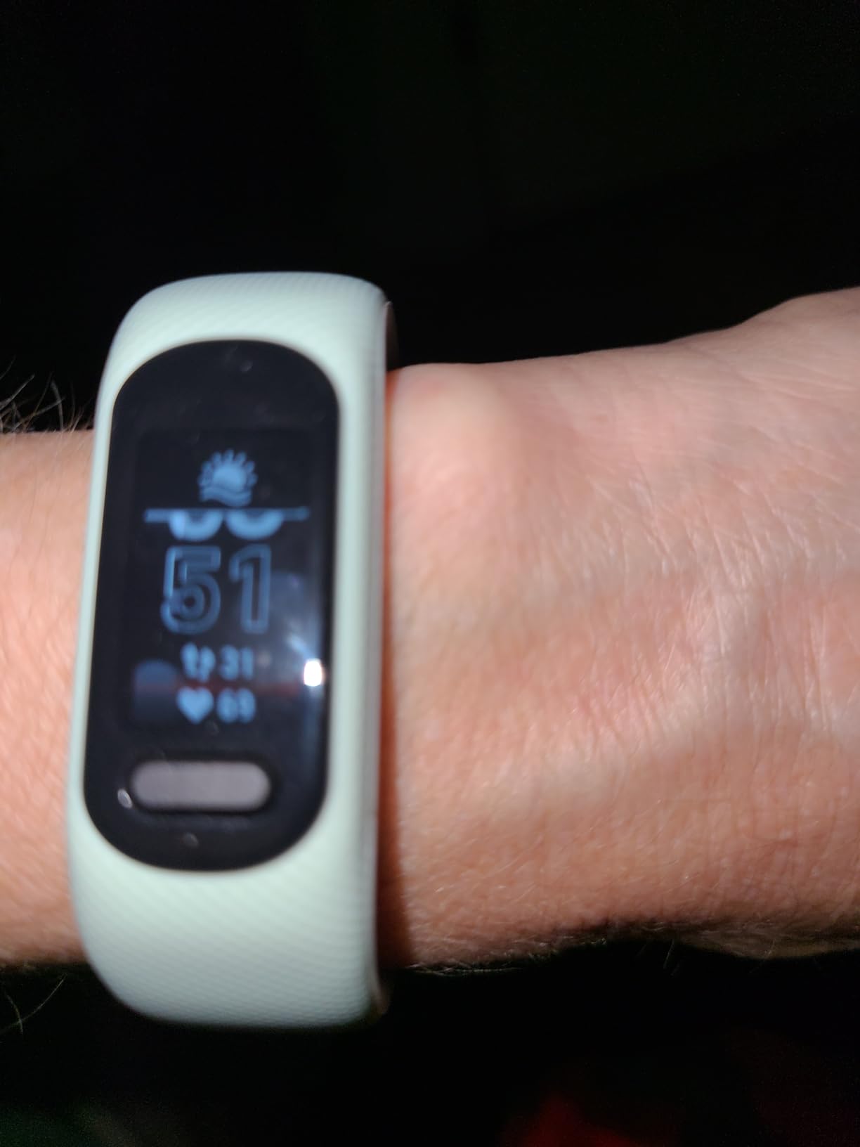 Garmin vívosmart® 5, Health & Fitness Tracker, S-M, White customer photo 2