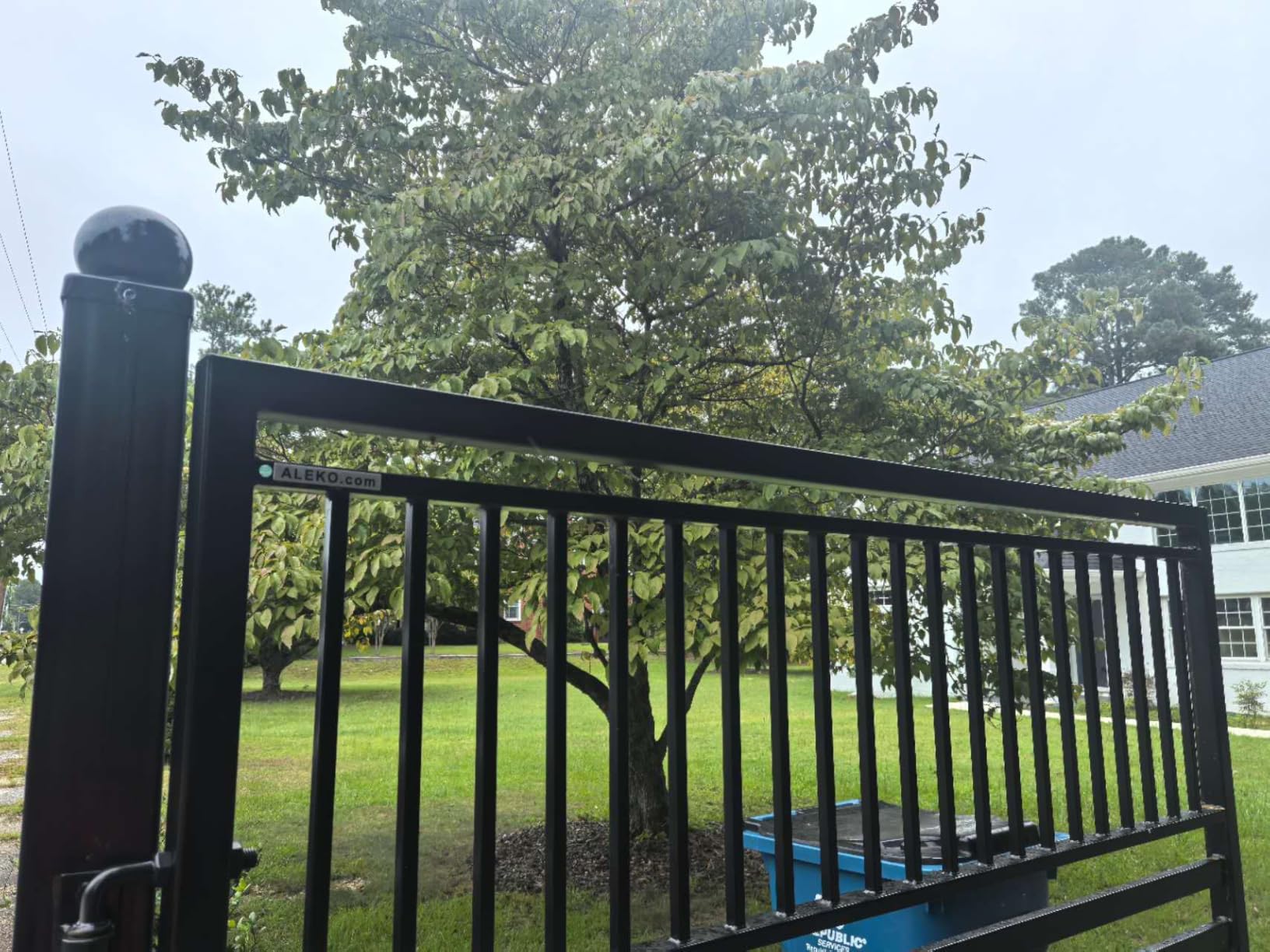 ALEKO Dual Swing Driveway Gate with Opener Kit (16x6 London) DG16LOND customer photo 1