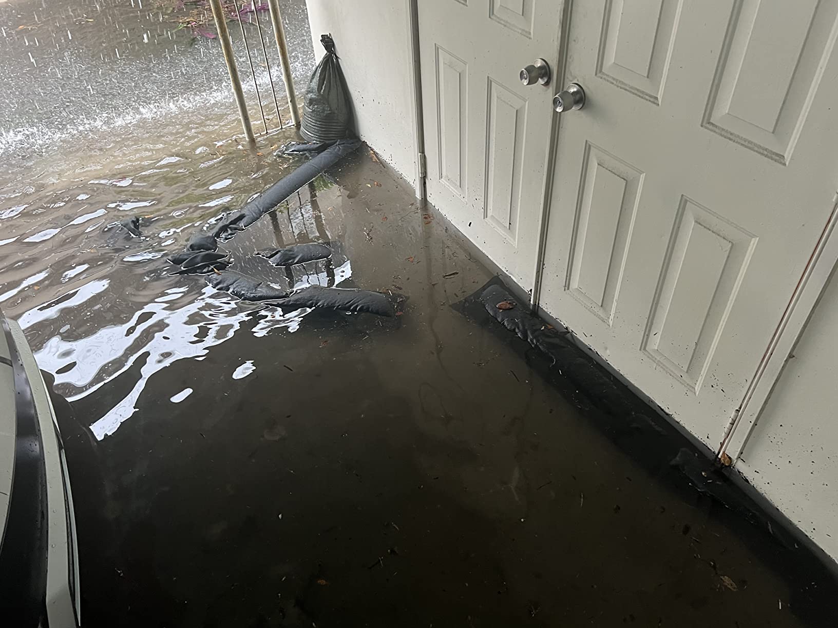 10FT Water Activated Flood Barriers for Home Door, Sandless Sand Bags for Anti Flood Control customer photo 2