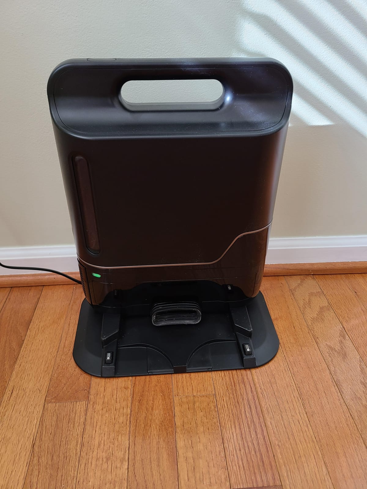 SharkMatrix Plus 2-in-1 Robot Vacuum & Mop, Black/Brass, AV2610WA customer photo 2