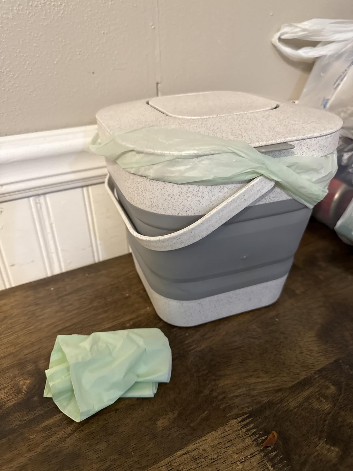AIRNEX Collapsible Compost Bin Kitchen Counter Caddy - 1 Gallon Countertop Compost Bin with Lid Made of Wheat Straw - Odorless Kitchen Compost Bin Countertop with 20 Compost Bags and 2 Carbon Filters customer photo 1