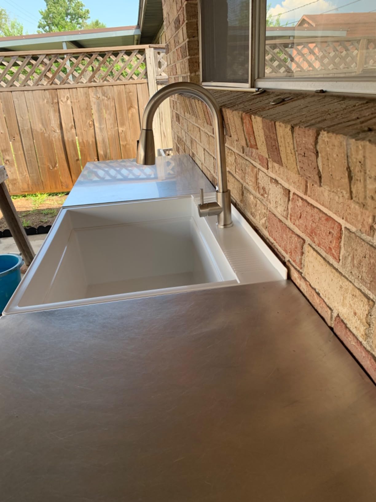UTILITYSINKS Freestanding Utility Sink - Quick Connect Drain - 24 x 24 in customer photo 1