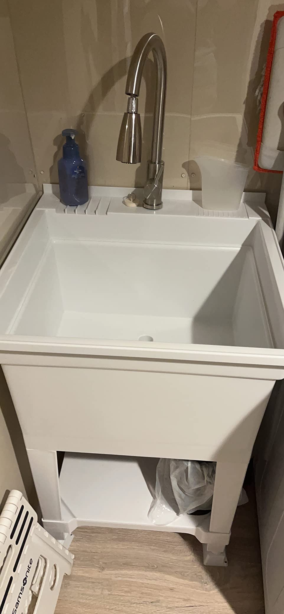 UTILITYSINKS Freestanding Utility Sink - Quick Connect Drain - 24 x 24 in customer photo 2