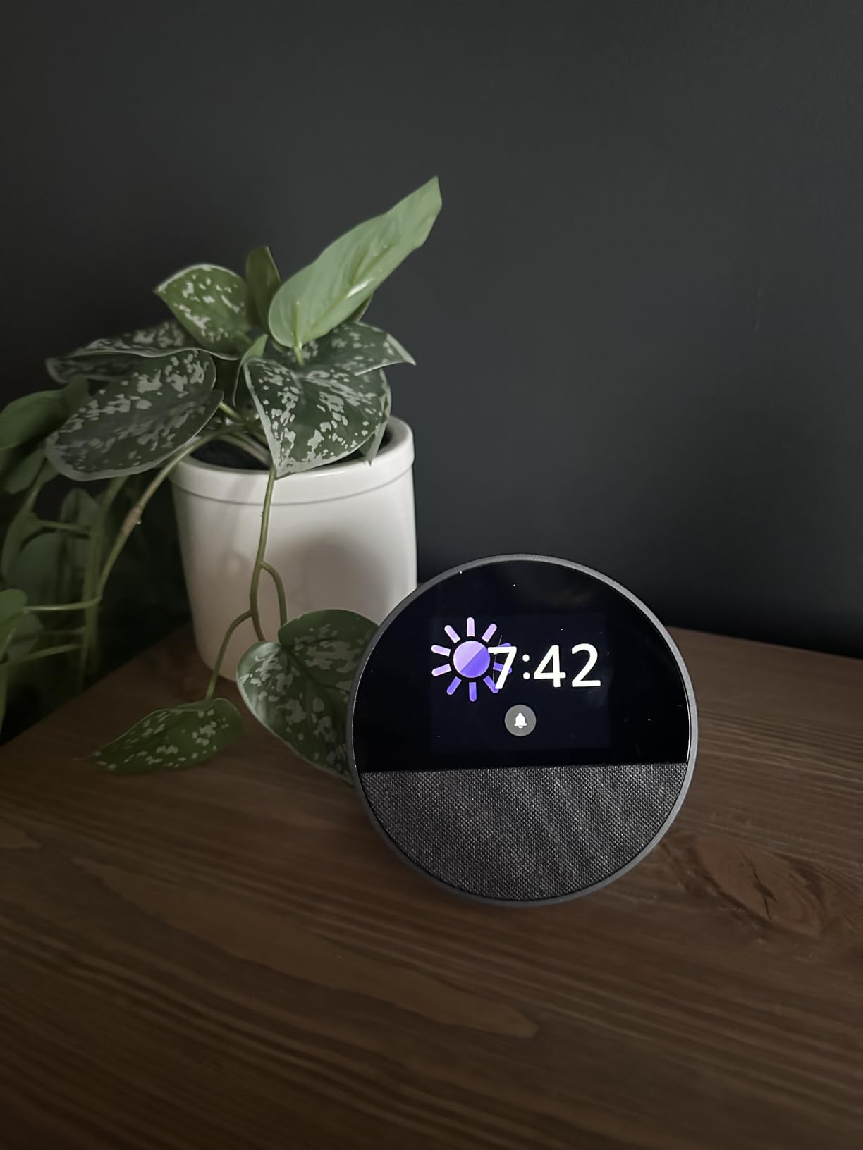 Amazon Echo Spot (newest model), Great for nightstands, offices and kitchens, Smart alarm clock, Designed for Alexa+, Black customer photo 1