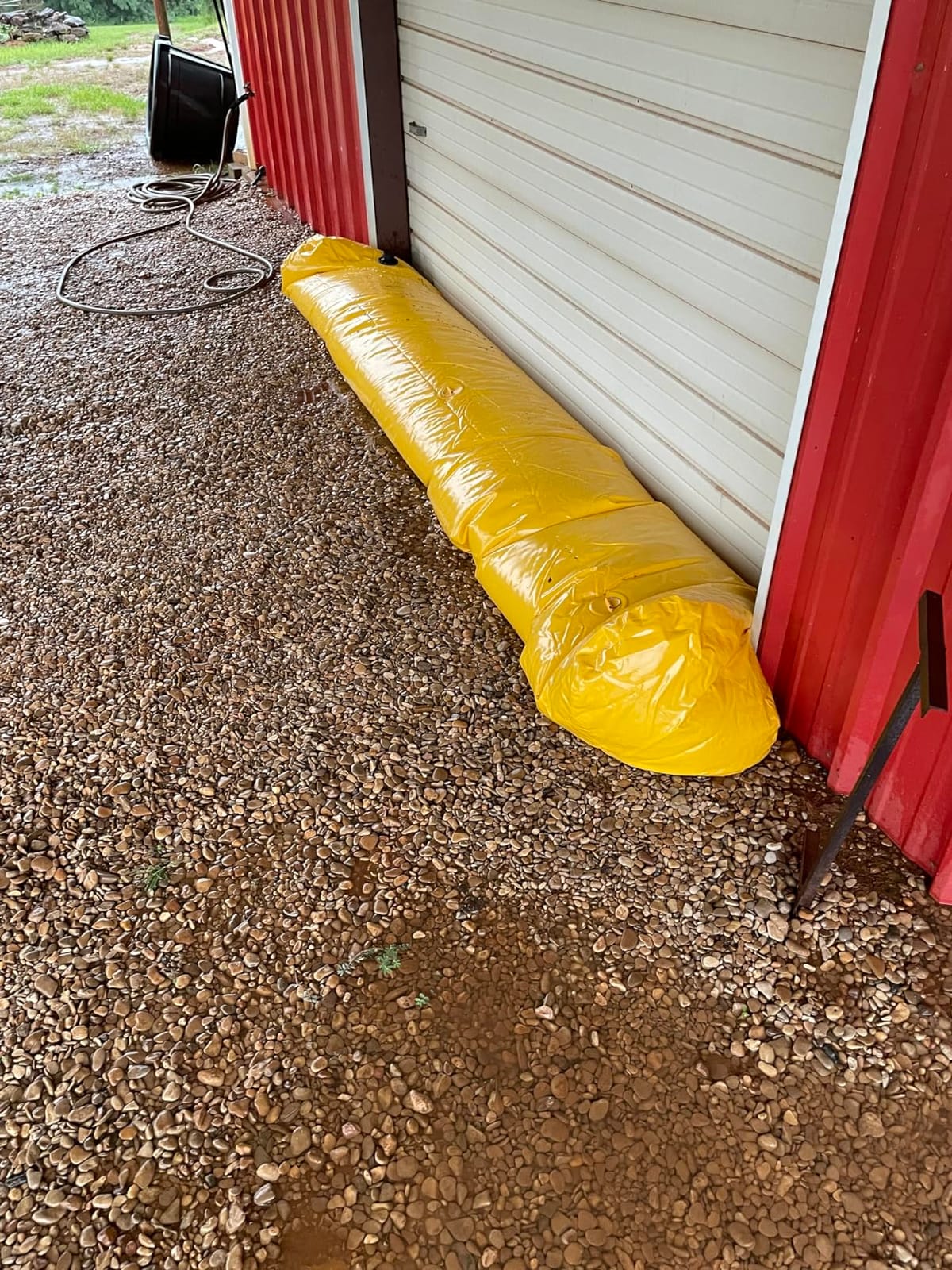 VEVOR Flood Barrier Hydro Bag 12 ft Length x 12 in Height Water Diversion customer photo 1