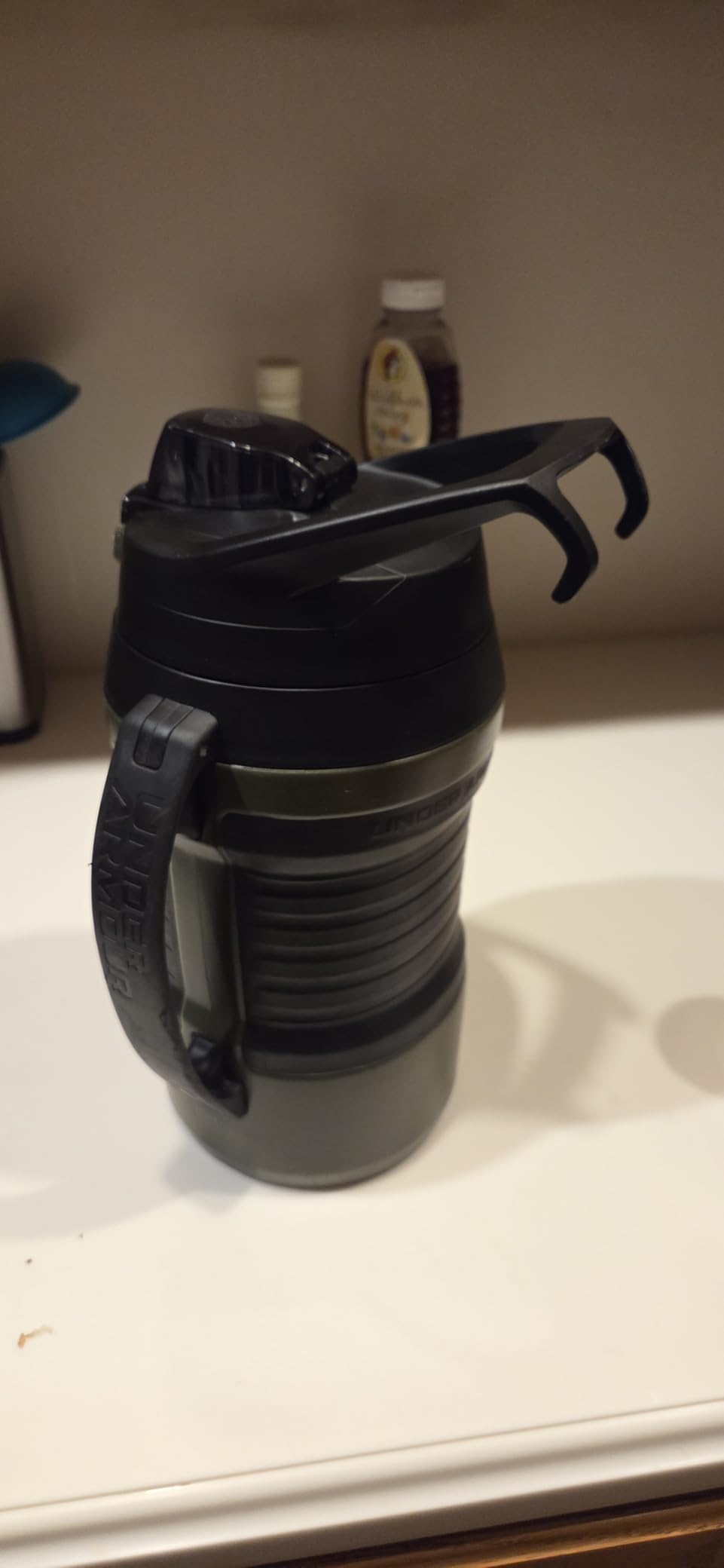 Under Armour Insulated Water Bottle with Handle & Fence Hook, Half Gallon Sports Water Jug, Leak-Resistant & BPA-Free for Baseball, Football & Gym - Black/Black, 64oz customer photo 1