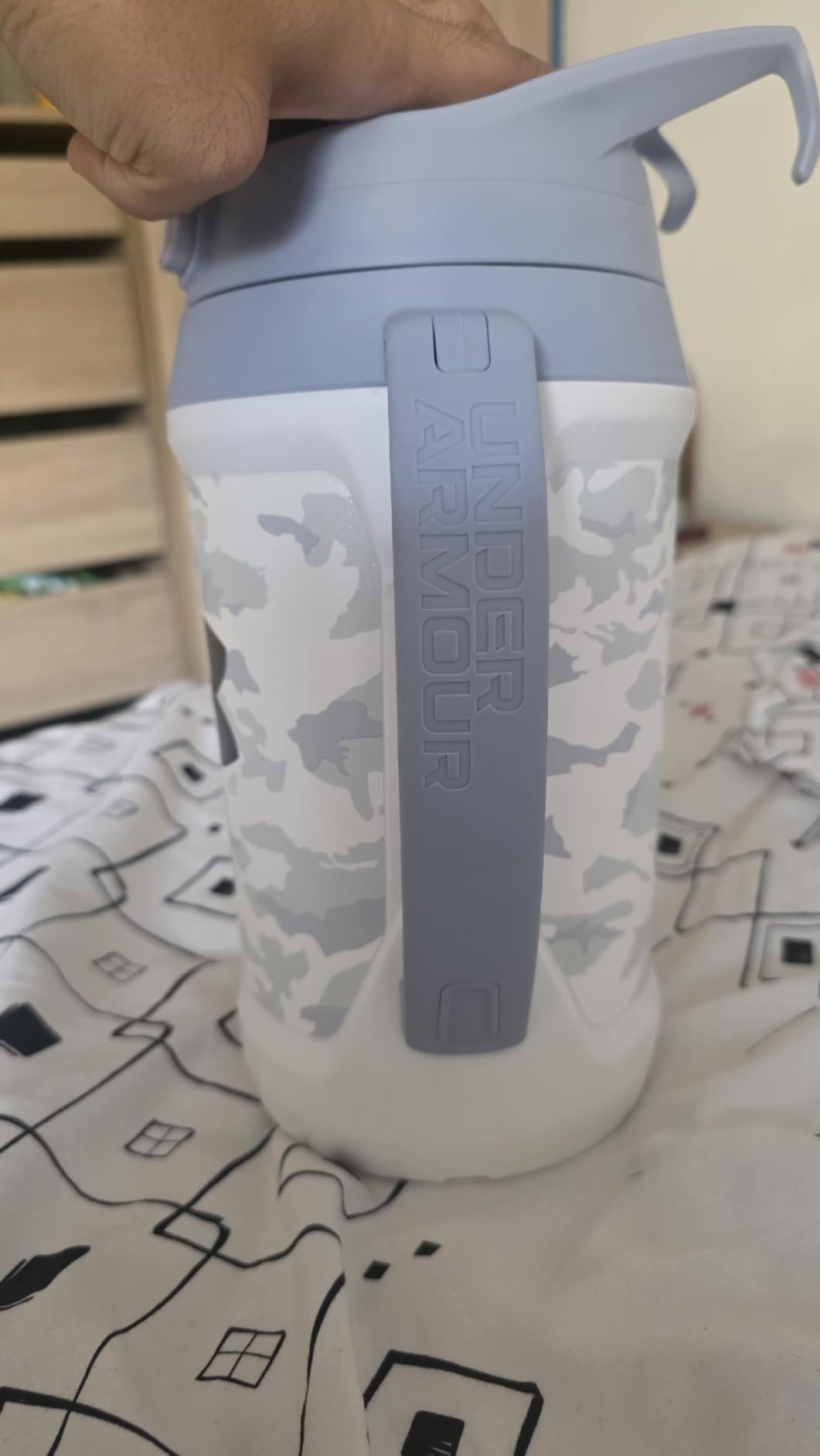 Under Armour Insulated Water Bottle with Handle & Fence Hook, Half Gallon Sports Water Jug, Leak-Resistant & BPA-Free for Baseball, Football & Gym - Black/Black, 64oz customer photo 2