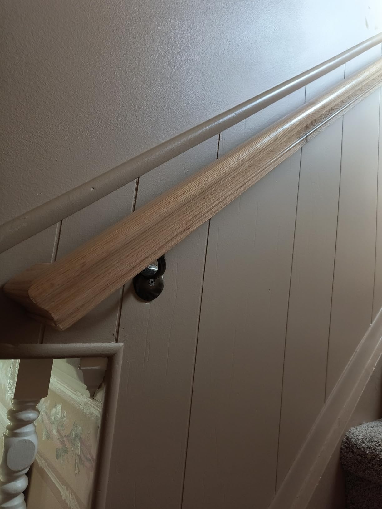 Solid Red Oak Handrail Kit with Wall Returns and Wall Mount Brackets (Matching Screws Included). 6010 Profile Unfinished. Indoor Use Only. (7 Ft, Antique Brass) customer photo 2