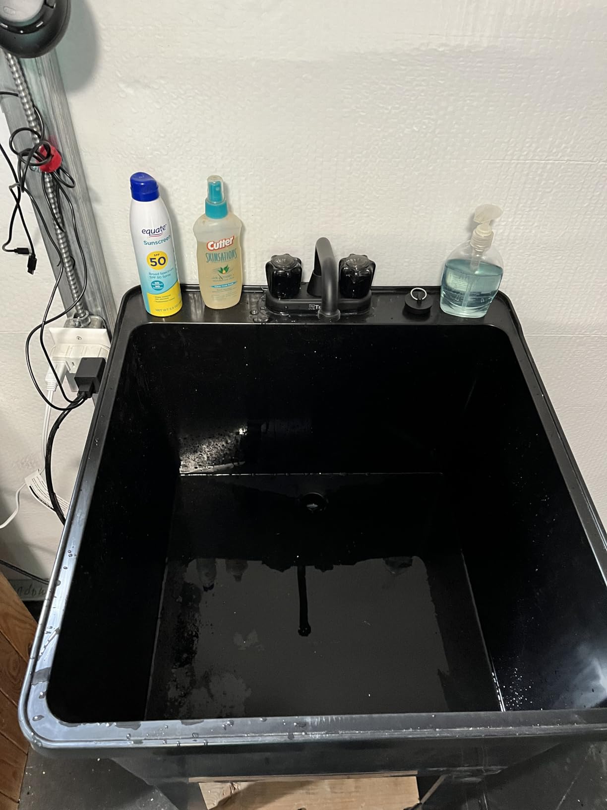 Tehila Basics by JS Jackson Supplies 21-Gallon White Freestanding Utility Sink with Chrome Finish 2-Handle Faucet, Heavy Duty Plastic Laundry Tub with Adjustable Legs customer photo 2