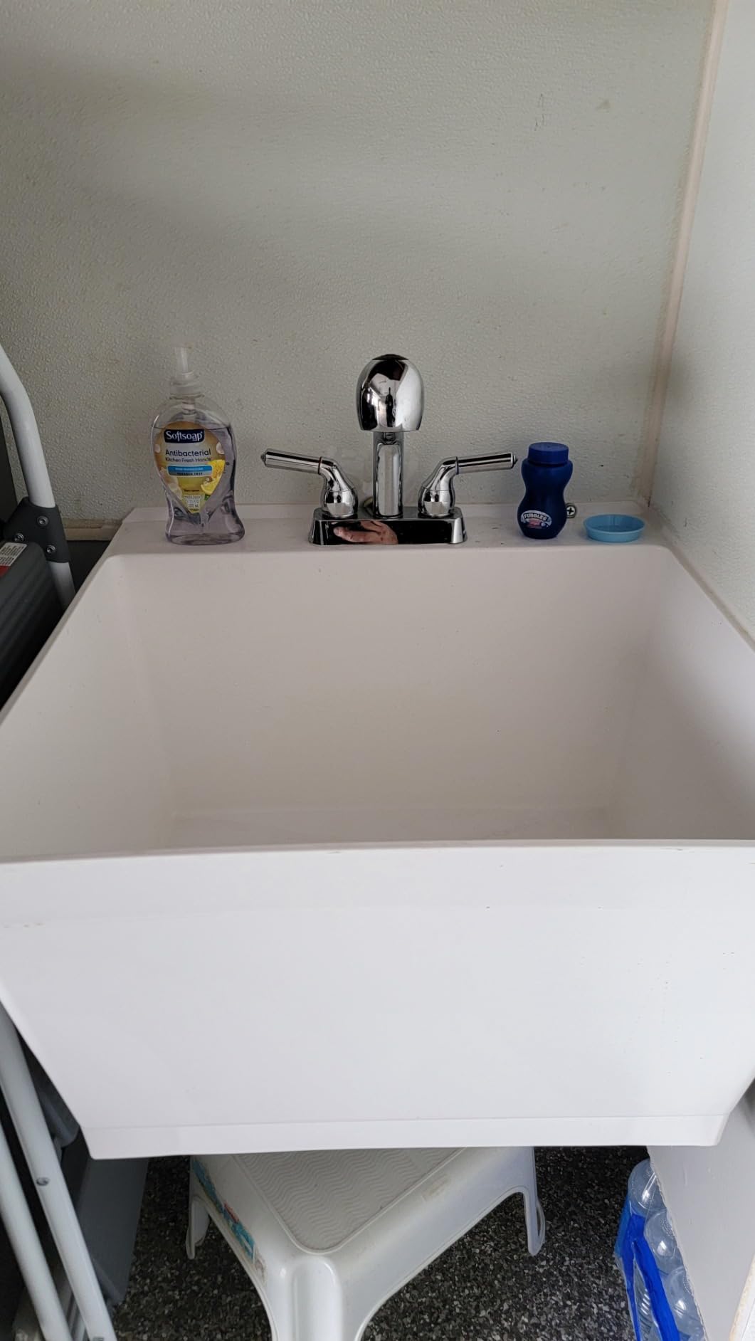 JS Jackson Supplies Tehila White Wall-Mounted Utility Sink Tub Kit with Chrome Finish Pullout Faucet, Wall-Mounted Utility Tub with Wall Bracket for Laundry Room, Garage, Workshop customer photo 1