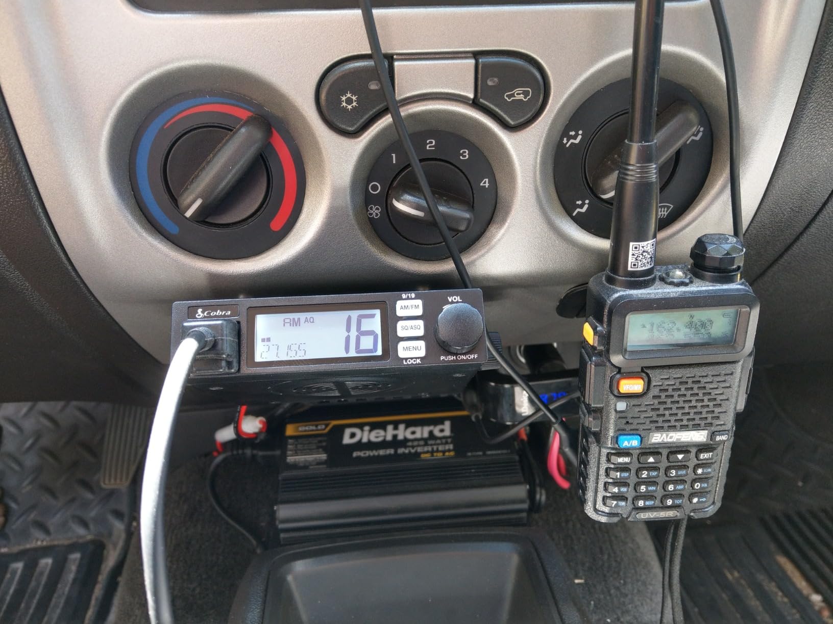 Cobra 19 MINI AM/FM Recreational CB Radio, Dual-Mode AM/FM, 40 Channels | Travel Essentials, Time Out Timer, VOX, Auto Squelch, Auto Power, Instant Channel 9/19, 4-Watt Output, Easy to Operate, Black customer photo 1