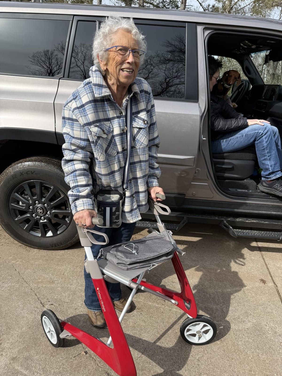 byACRE Carbon Ultralight Rollator Walker, 10.6 lbs, Royal Blue, Regular customer photo 2