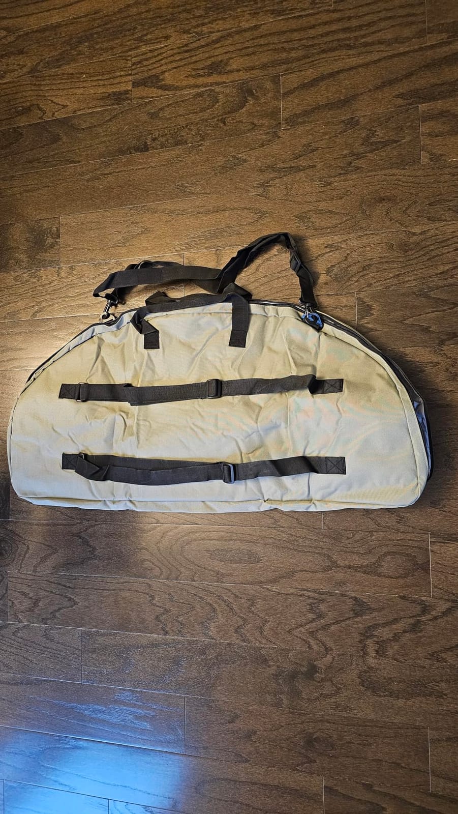LEGEND Essential Compound Bow Case - Soft Bow Case for Compound Bow & Archery Accessories, Premium Bow Bag with Durable Nylon Fabric, Lightweight Archery Case with Backpack Strap - 36