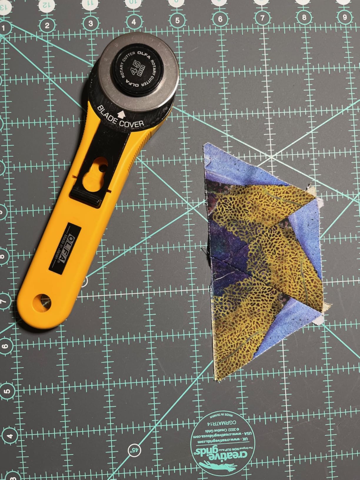 Creative Grids Self Healing Rotating Rotary Cutting Mat 14in x 14in (CGRMATR14) customer photo 1