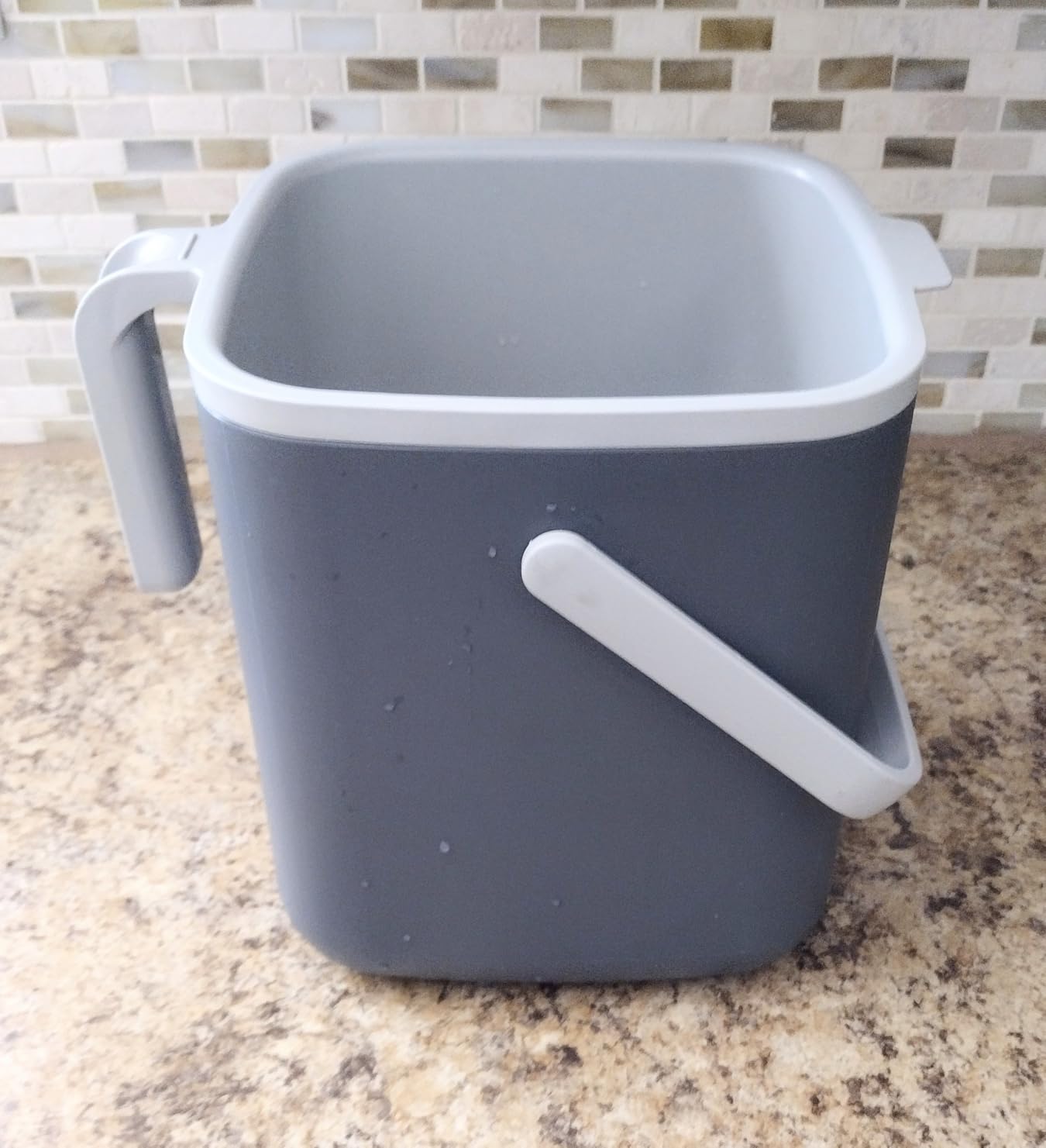 Blue Ginkgo Kitchen Compost Bin, 2.6L Countertop Compost Bin, Green | Odor-Tight. Filter-Free. Dishwasher Safe. customer photo 1