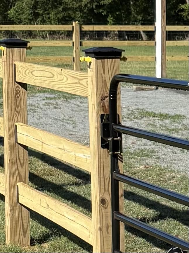 HILLMASTER Heavy Duty 2 Way Farm Gate Latch, Two Way Fence Gate Latch for Metal Gates Livestock Cattle Gate Latches Gate Hardware for Horse Corrals, Ranches(Screws and Instructions Included) customer photo 1