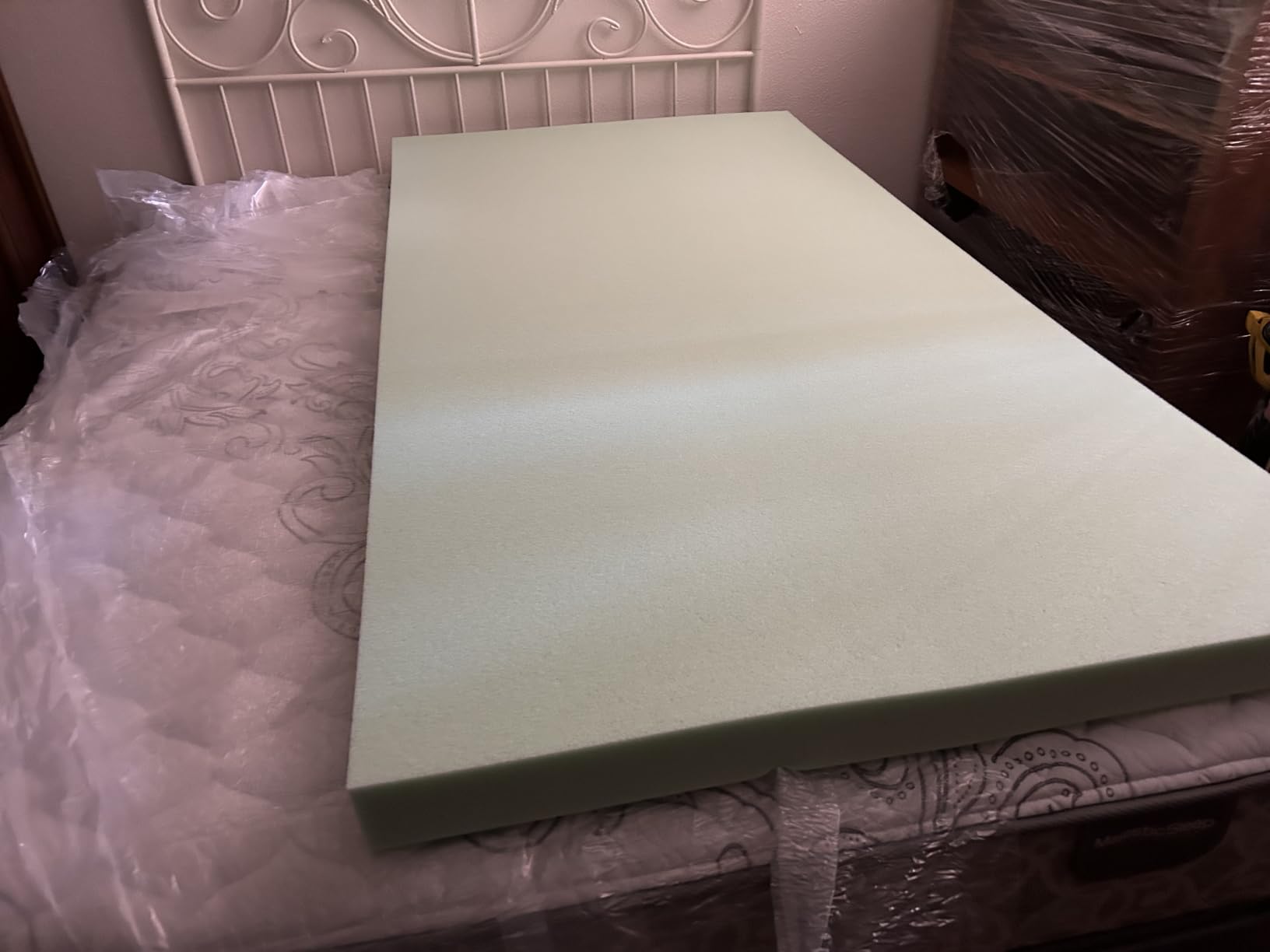 ZINUS 3 Inch Green Tea Memory Foam Mattress Topper, Pressure-Relieving Layer, Ideal for Back Pain Relief, Compact WONDERBOX Packaging, CertiPUR-US Certified, Queen customer photo 2