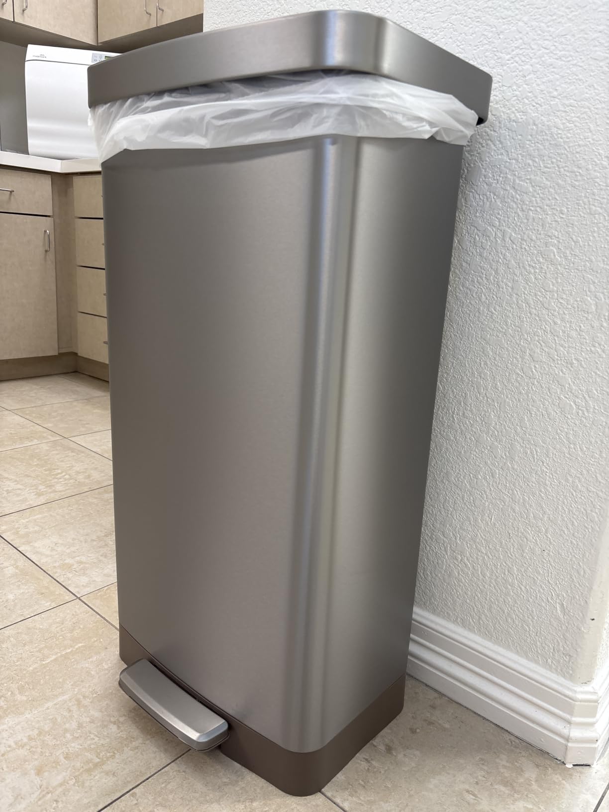 EKO Hudson Matte Stainless 75 Liter/20 Gallon Step Trash Can with Rear Trash Bag Storage Compartment customer photo 1