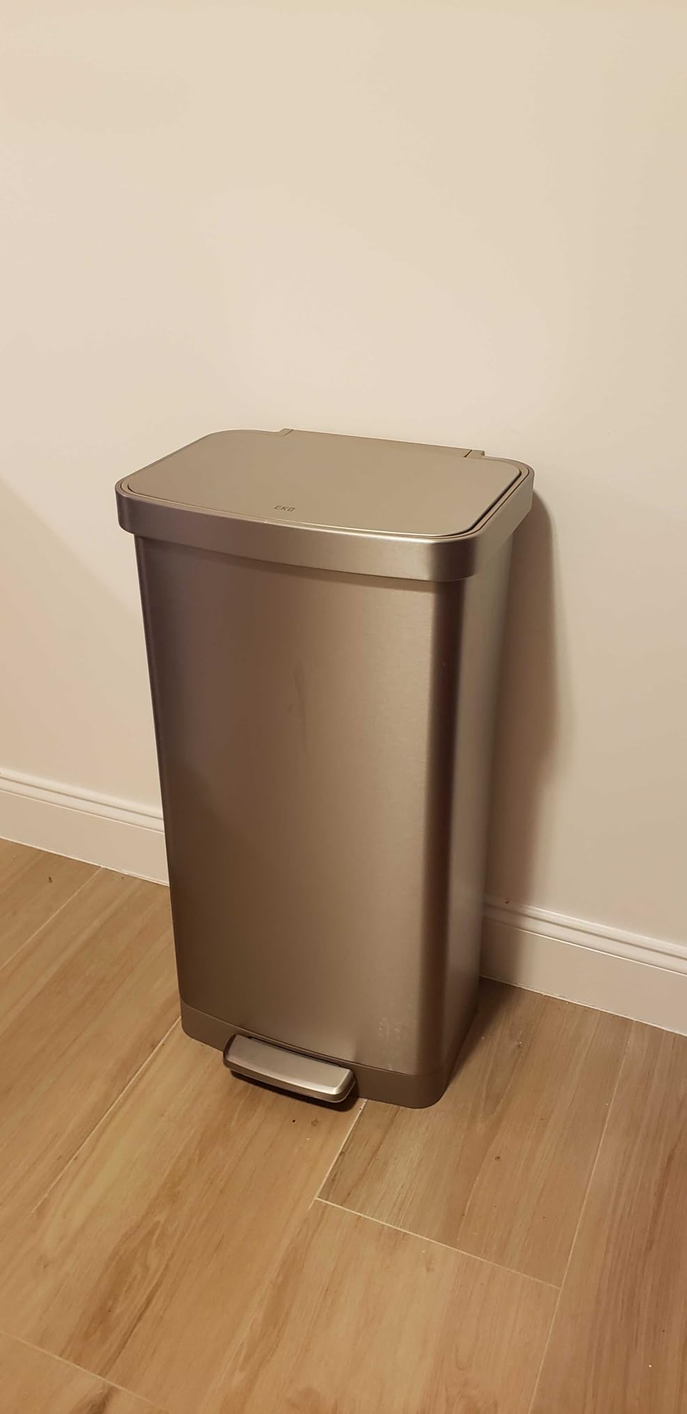 EKO Hudson Matte Stainless 75 Liter/20 Gallon Step Trash Can with Rear Trash Bag Storage Compartment customer photo 2