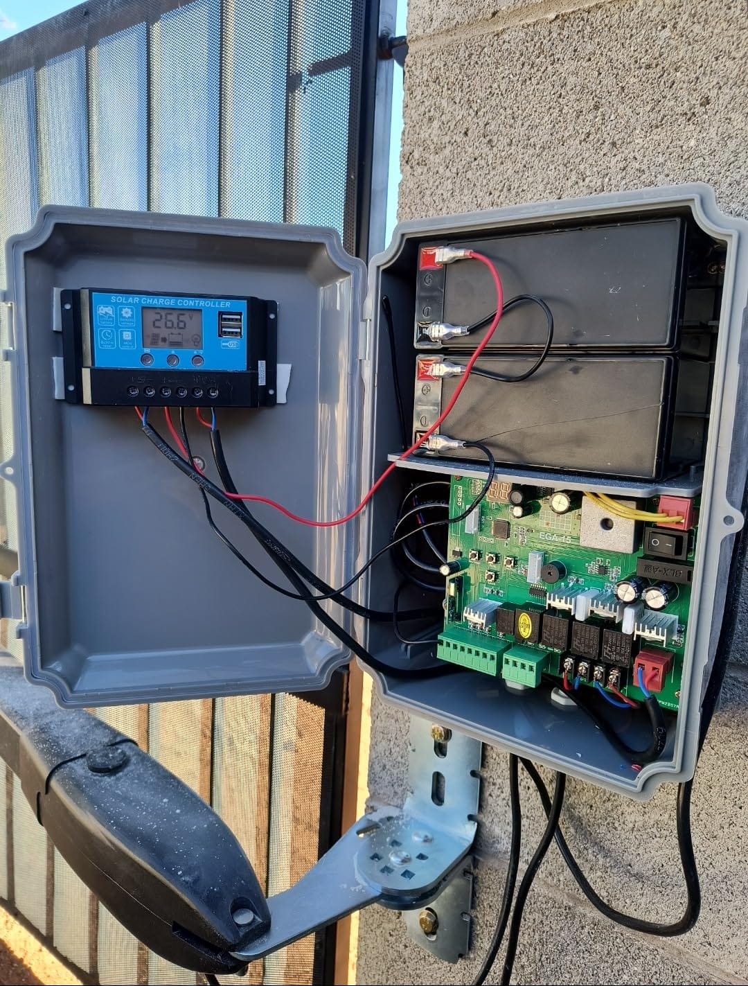 JUJIANG C026 Solar Gate Opener with Batteries & Solar Panel for Dual Swing Gates Up to 1540lb Automatic Gate Opener with Remote Complete Kit Medium Duty Electric Gate Opener Solar Powered 60W Motor customer photo 2