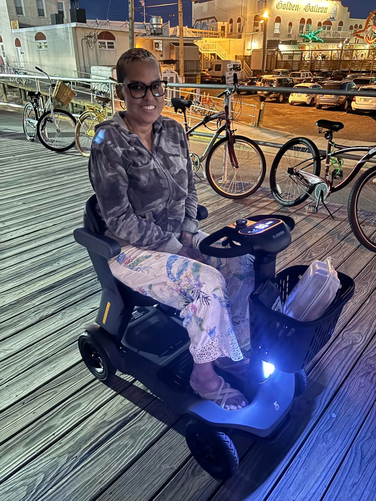 Glashow S3 Folding Mobility Scooter for Seniors & Adults – 4-Wheel All-Terrain Electric Scooter, 25 Mile Range, 6 MPH, 265 lb Capacity, Reverse, LED Lights & Basket – Gray customer photo 2