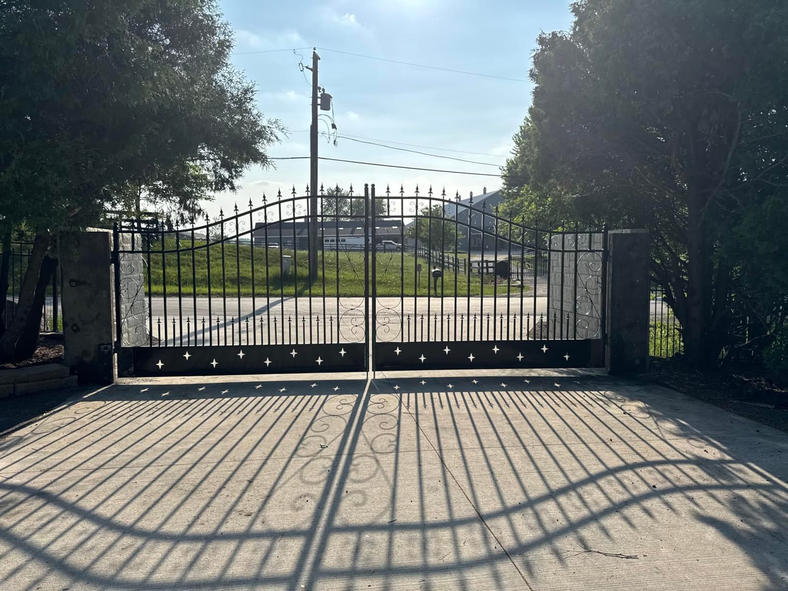 Chery Industrial 14×8 FT Outdoor Dual Swing Driveway Gate with Deer Pattern customer photo 1