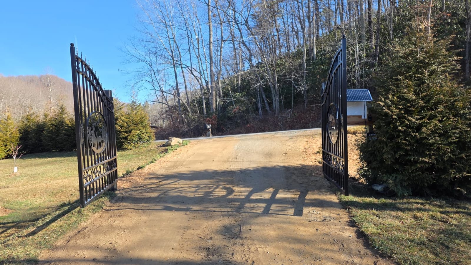 Chery Industrial 14×8 FT Outdoor Dual Swing Driveway Gate with Deer Pattern customer photo 2
