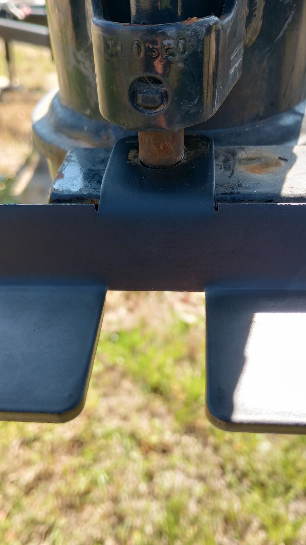 Gooseneck Trailer Lock for Most 7-Inch Bottom Plate Coupler, Black customer photo 2